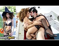 เย็ดฟรี วันฮาโลวีนเจาะรูประตูหน้าบ้านเอาควยยัดให้โม๊คเอาหีเสียบ เย็ดสด แทงมิดโค่นเลยฟินโคตร